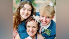 Teens 'don't know life beyond the screen'