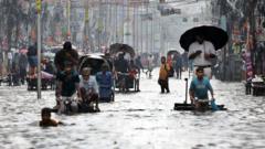 বাংলাদেশে আরও ভারী বৃষ্টির পূর্বাভাস ও উত্তরাঞ্চলের বন্যার অবনতির শঙ্কা