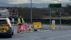 Heddlu'n ymchwilio i wrthdrawiad angheuol ar ffordd osgoi Porthmadog