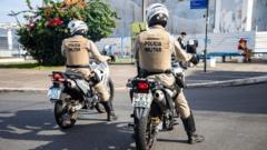 Dois policiais militares da Bahia em suas motos