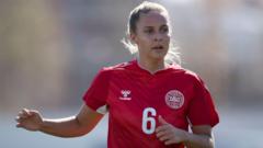 Spurs sign Denmark midfielder Holdt