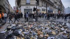 lixo espalhado em Paris