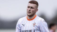 Charlton sign Blackpool midfielder Carey