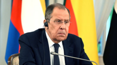 Ngoại trưởng Nga Sergei Lavrov tham dự cuộc họp của Tổng thống Vladimir Putin với phái đoàn các nhà lãnh đạo châu Phi về đề xuất đàm phán hòa bình giữa Nga-Ukraine, tại Saint Petersburg, ngày 17/6/2023.