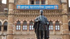 आशियातील सर्वात श्रीमंत महानगरपालिका म्हणून बृहन्मुंबई महानगर पालिकेची ओळख आहे.
