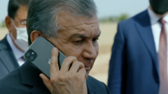 Президент Мирзиёев Iphone 11 билан