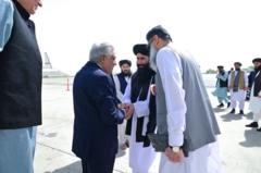 د پاکستان د لومړي وزیر مرستیال له افغانستان سره د امنیت او سوداګرۍ په اړه خبرو لپاره کابل ته تللی