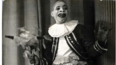 Benjamimbolão da quinaOliveira vestido e maquiado como palhaço