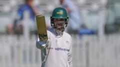 Handscomb gives Leics the edge over Middlesex