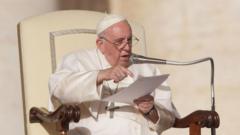 Papa Francis ageza ijambo ku bateraniye i Vatican (ifoto yo mu bubiko)