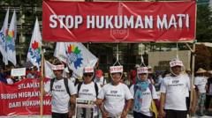 Ratusan orang berdemonstrasi, di Jakarta, menolak hukuman mati bagi pekerja migran Indonesia di luar negeri