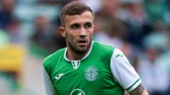 Hibs striker Vente joins Zwolle on loan