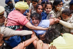 दिल्ली में पहलवानों और पुलिस के बीच झड़प
