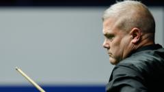 Defending champion Milkins through to last 32