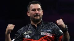Clayton beats Heta to progress in World Matchplay