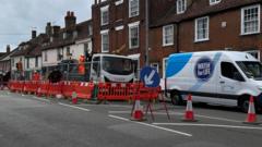 'Traffic chaos' to continue over sewage repairs