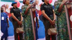 Ọlọpaa to ba aya Atiku gbe baagi lode