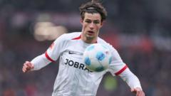 Everton sign Rohl on loan with obligation to buy