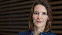Susie Dent: Rwy'n benderfynol o ddysgu Cymraeg rhyw ddydd