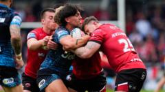 Leigh go second with dominant win at Salford