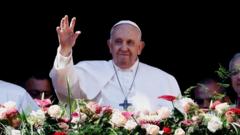 Papa Francis aramutsa imbaga y'abaje kumva misa ya Pasika i Vatican