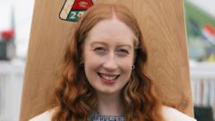 Lois Medi yn ennill Cadair Eisteddfod yr Urdd am yr eildro