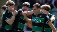 Late try sees Saints hit Saracens’ play-off hopes