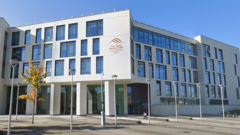 Dedfrydu dyn ifanc am fygwth lladd myfyrwyr a staff coleg