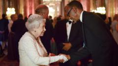 Umwamikazi Elizabeth II aramukanya na Perezida Kagame mu 2018 i London