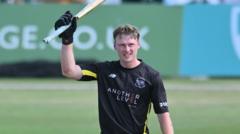 Hammond to stay with Gloucestershire through 2025