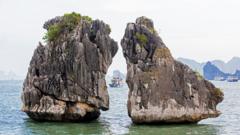 The Kissing Rocks in Ha Long Bay