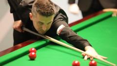 Selby in huge trouble, Jones beats 11th seed Zhang