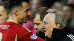 Aberdeen must 'take pressure off' Miovski - Warnock