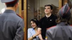 6 мая 2011 года. Евгения Хасис и Никита Тихонов во время оглашения приговора в Мосгорсуде. Тихонов приговорен к пожизненному заключению, Хасис - к 18 годам