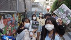 台湾学生自发组织扫街活动，争取选票支持。