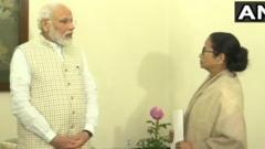 पंतप्रधान नरेंद्र मोदी यांनी कोलकात्यात ममता बॅनर्जींची भेट घेतली