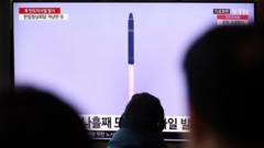 Корейцы наблюдают за пуском ракеты