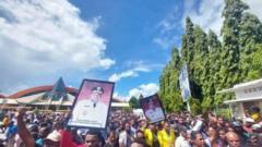 Kericuhan warnai arak-arakan jenazah Lukas Enembe di Jayapura