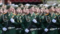 российские военные на параде