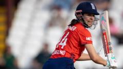 England struggle for fluency in third T20 against Pakistan
