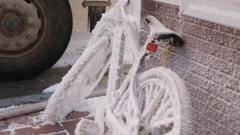 一辆冻冰的自行车