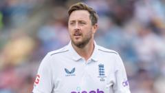 England fast bowler Robinson signs new Sussex deal