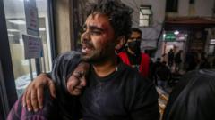 Ribuan warga Palestina kabur dari Gaza tengah seiring mendekatnya pasukan Israel ke kamp-kamp pengungsi