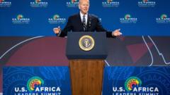 Le président américain Joe Biden prononce un discours lors du Sommet des dirigeants africains des États-Unis au Walter E. Washington Convention Center à Washington, DC, États-Unis, le 14 décembre 2022.