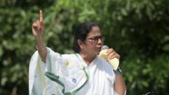 "ஆர்.எஸ்.எஸ் அமைப்பில் நல்லவர்களும் இருக்கிறார்கள்" - மமதா கருத்து வலுக்கும் எதிர்க்கட்சிகளின் எதிர்ப்பு