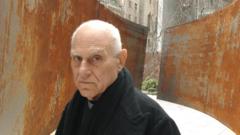 'Poetic' and 'notorious' sculptor Serra dies