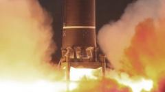 북한이 김정은 위원장의 지도 아래 신형 대륙간탄도미사일 '화성-17형'을 발사했다고 25일 밝혔다