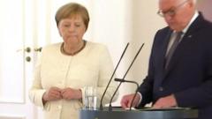 Mikono ya Merkel na miguu ilionekana ikitetemeka