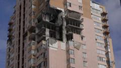 "Мое маленькое горе". Как люди спасают разбомбленный дом в Киеве