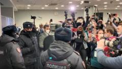 Полиция на форуме муниципальных депутатов в Москве (кадр из видео Сергея Власова)